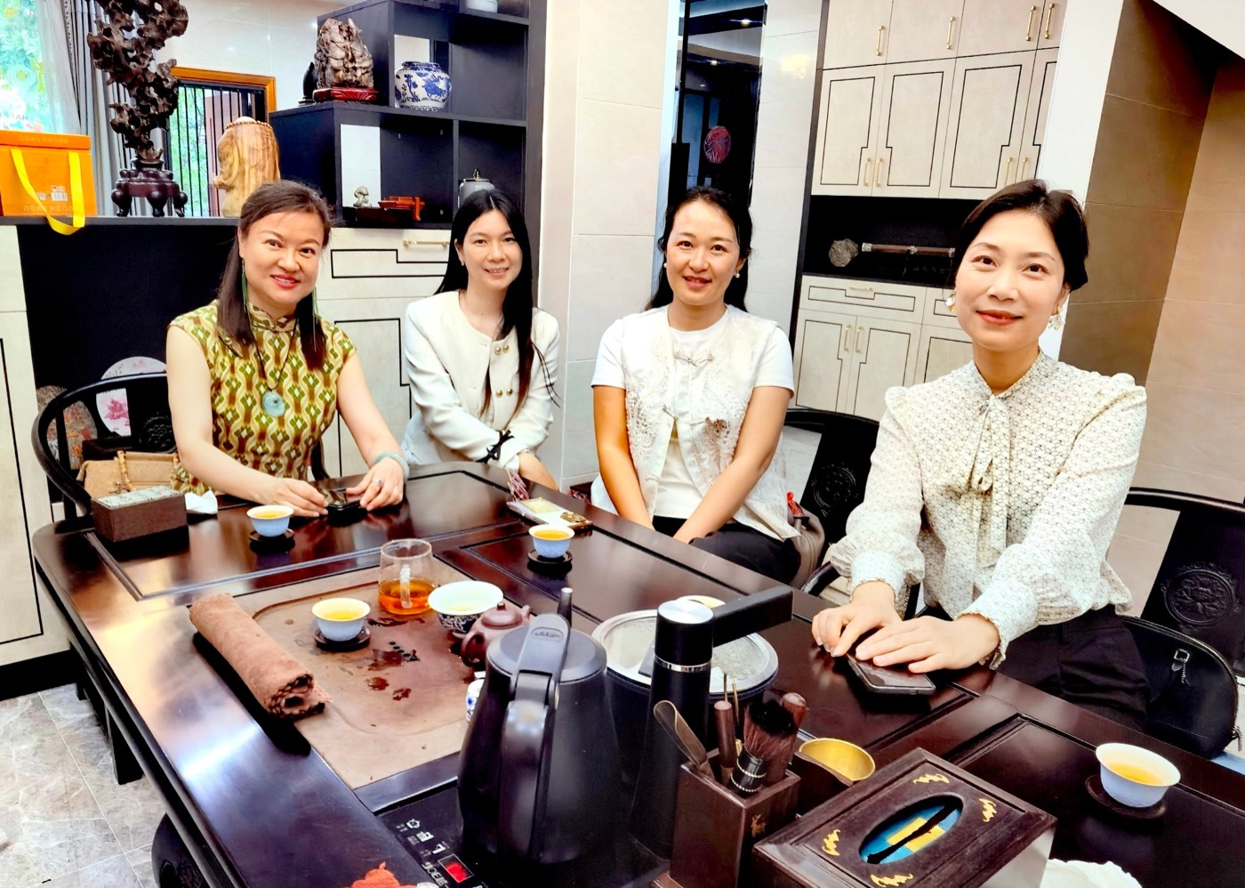 东方好妈妈俱乐部雅致茶会，以茶会友